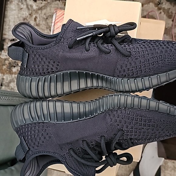 Yeezy 350 V2 - Picture 6 of 7